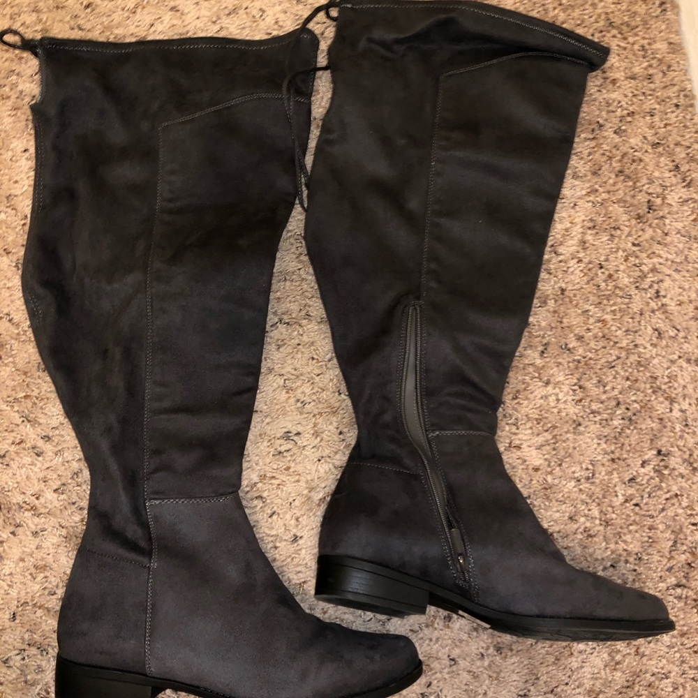 Woman’s size 9 wide thigh high grey boots